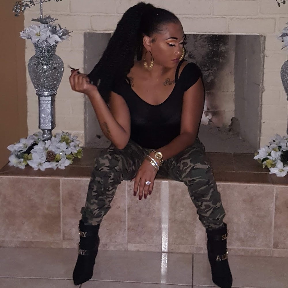 Meet your Posher, Nikki j